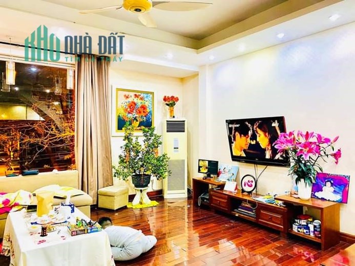 Nhà đẹp phân lô, vỉa hè, ô tô Trần Quốc Hoàn Cầu Giấy, ở - VP 60m nhỉnh 13 tỷ