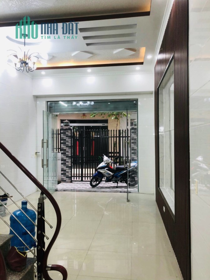 Bán nhà đường Thiên Lôi, 48m 3 tầng sân cổng riêng, GIÁ 2.55 tỉ, ngõ cực nông