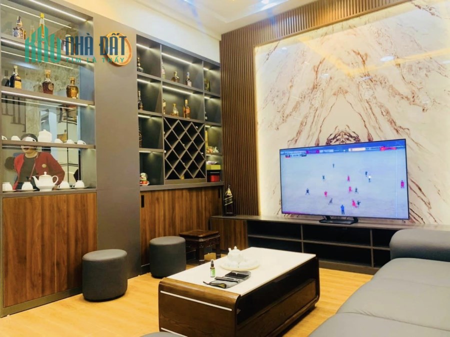 Bán Nhà Riêng Hàng Xóm Khu 7.2ha, Phường Vĩnh Phúc, Quận Ba Đình. Diện tích 95m2 x 6 Tầng Thang