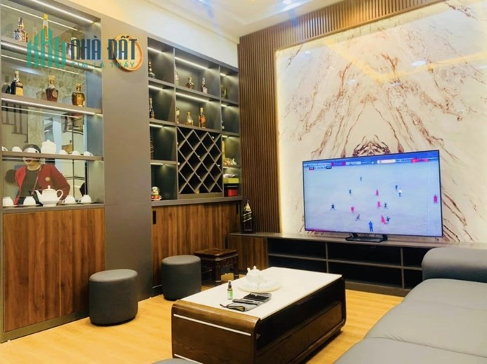 Bán Nhà Riêng Hàng Xóm Khu 7.2ha, Phường Vĩnh Phúc, Quận Ba Đình. Diện tích 95m2 x 6 Tầng Thang