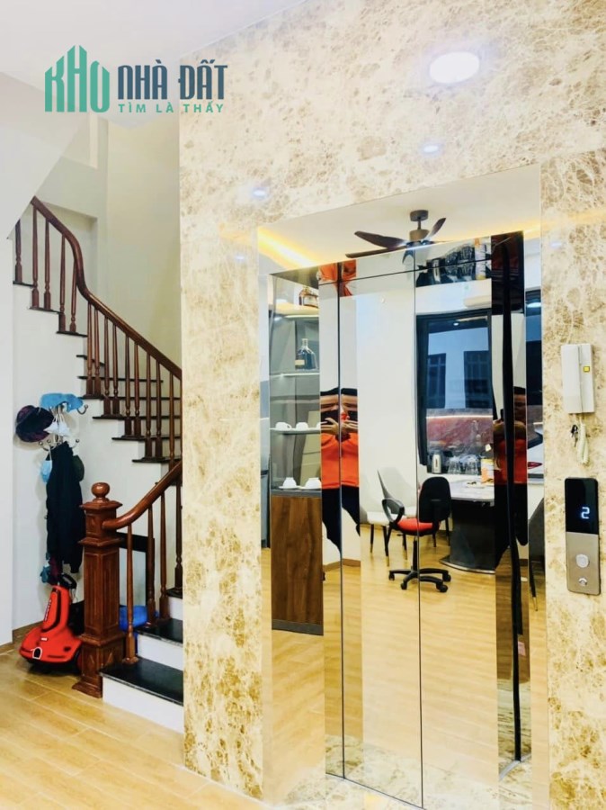 Bán Nhà Riêng Hàng Xóm Khu 7.2ha, Phường Vĩnh Phúc, Quận Ba Đình. Diện tích 95m2 x 6 Tầng Thang