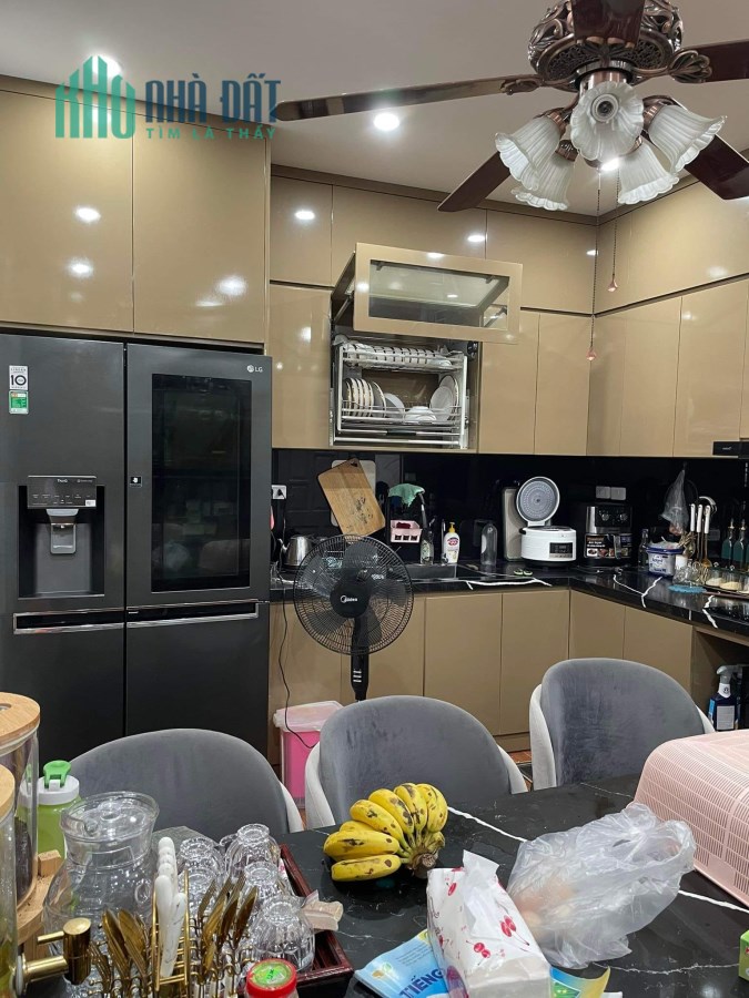 Bán căn nhà 104m2 phố Nguyễn Văn Cừ, Long Biên Gara Ô tô Thang máy Nhập Kinh doanh 13.5 Tỷ