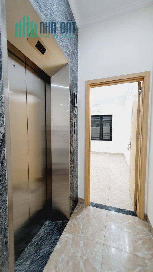 Bán ngôi nhà 101m2 phố Nguyễn Văn Cừ, Long Biên Gara Ô tô thông Thang máy Kinh doanh siêu tốt 13.4