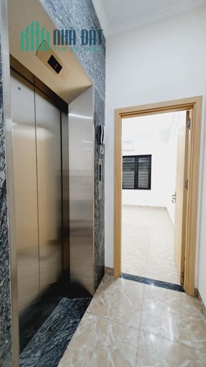Bán ngôi nhà 101m2 phố Nguyễn Văn Cừ, Long Biên Gara Ô tô thông Thang máy Kinh doanh siêu tốt 13.4