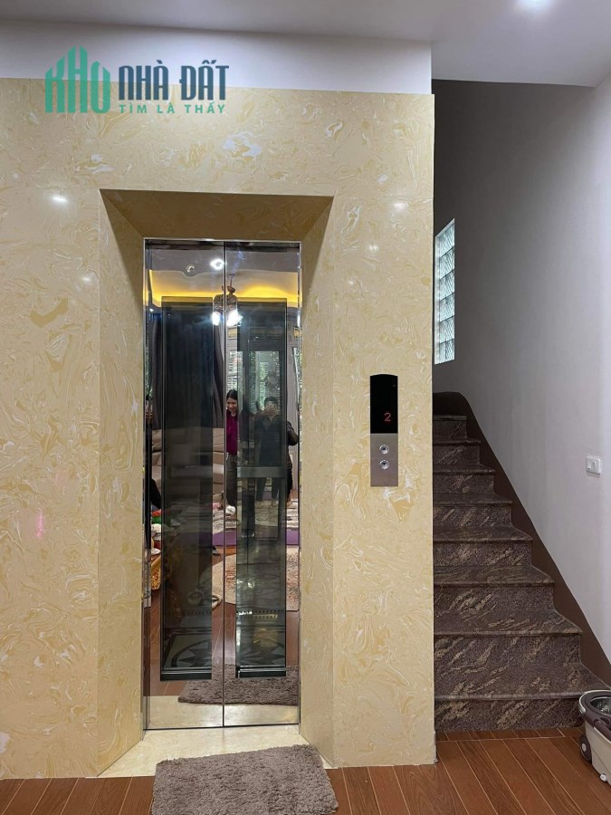Bán căn nhà 103m2 phố Nguyễn Văn Cừ, Long Biên Gara Ô tô Thang máy Nhập Kinh doanh đỉnh 13.5 Tỷ