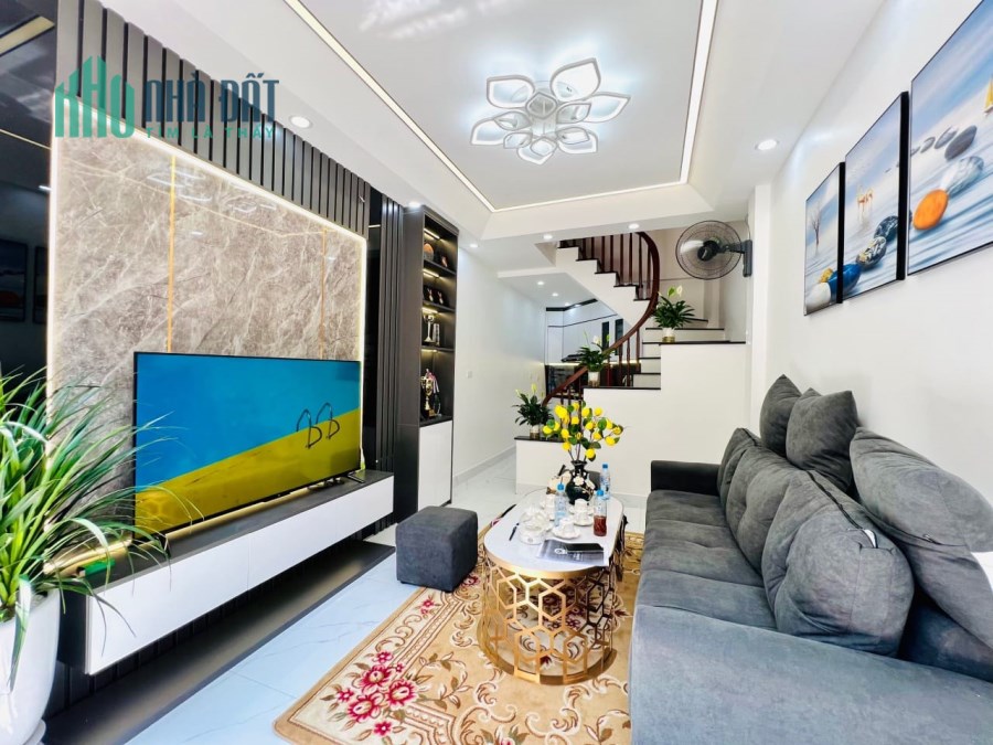 NHÀ ĐẸP 5 TẦNG 3 PHÒNG NGỦ GIÁ HƠN 2 TỶ PHỐ TRƯƠNG ĐỊNH QUẬN HOÀNG MAI + FUN NỘI THẤT XỊN SÒ -