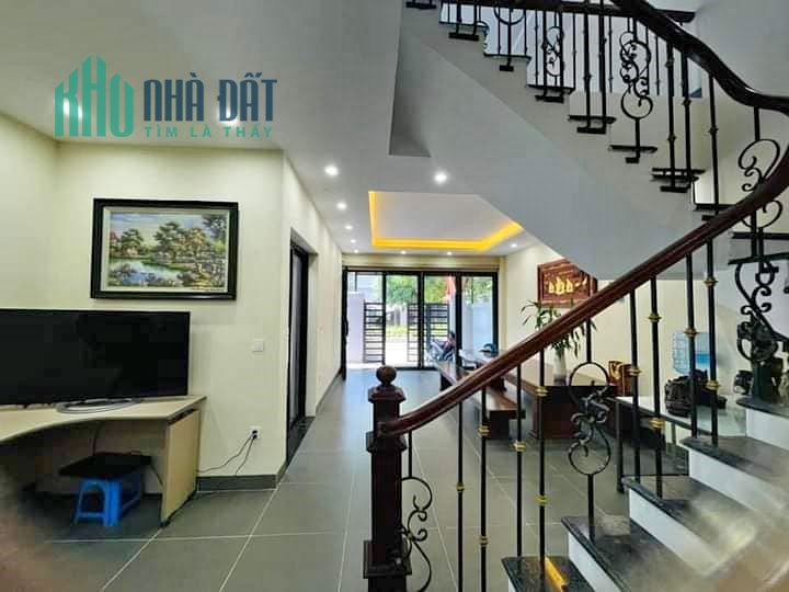 Nhà VIP Phú Diễn ,Oto đỗ cửa, Nội Thất Chuẩn 5* , DT 39m2, 5 tầng giá 3.7 tỷ