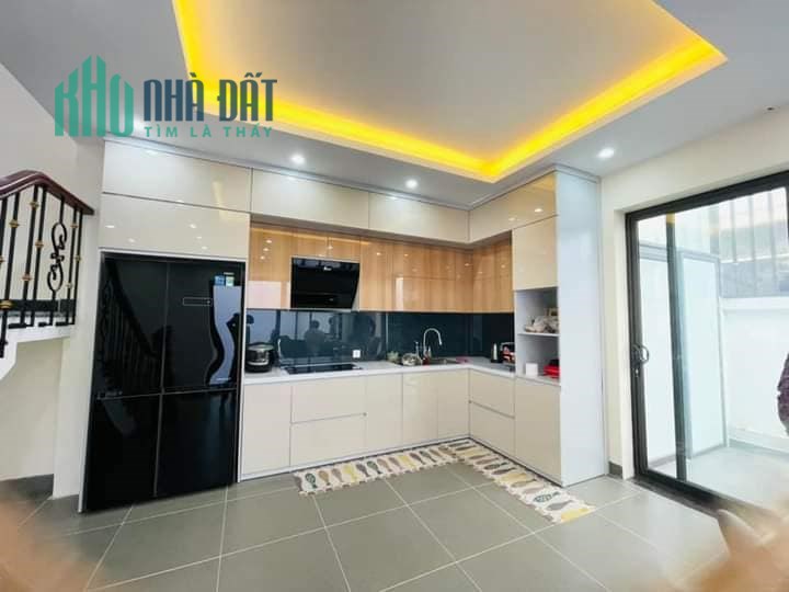 Nhà VIP Phú Diễn ,Oto đỗ cửa, Nội Thất Chuẩn 5* , DT 39m2, 5 tầng giá 3.7 tỷ