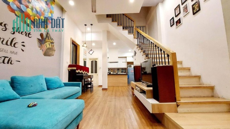 Siêm Hiếm, Cực ít Nhà Bán Phố Đức Diễn, Ngõ Thông, Oto đỗ 35m2 , 5 tầng giá 3.2 tỷ