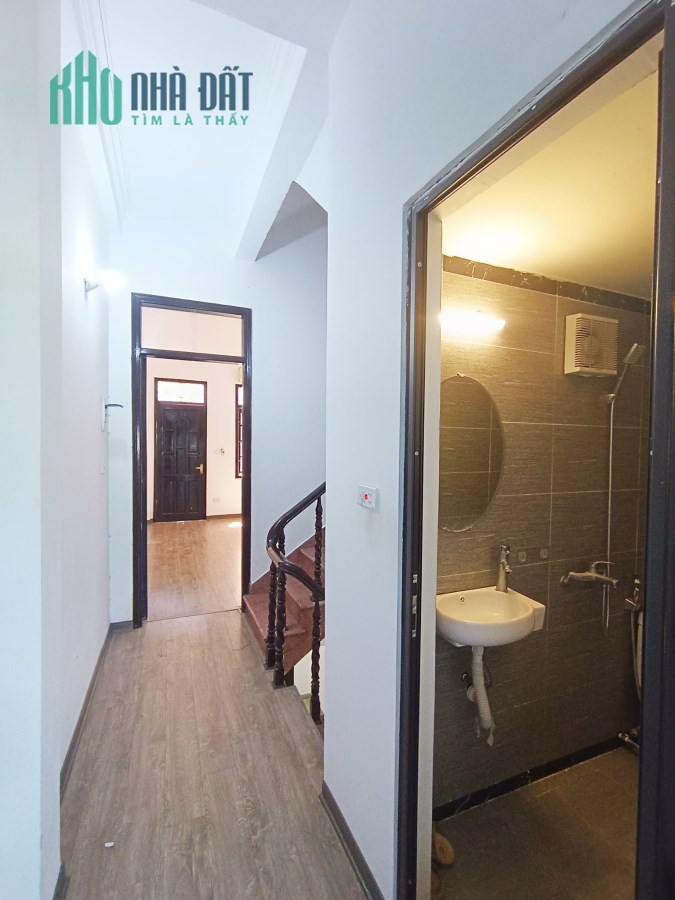 Bán nhà mặt phố Trần Đại nghĩa - Vỉa hè rộng 40m2*5 Tầng giá 10.8 Tỷ