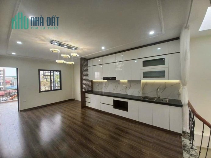 Bán nhà TÂY HỒ, Diện tích 45m2 7 tầng MT 4,3m.Giá 11,8 tỷ có thượng lượng.