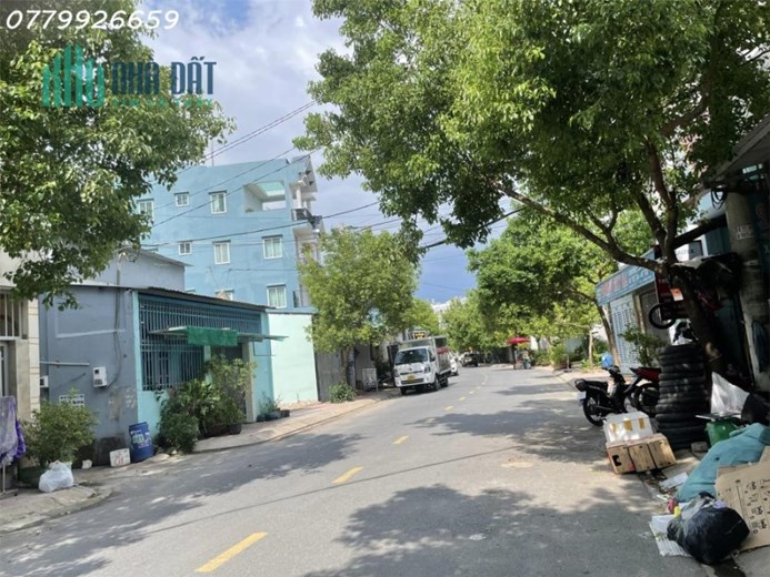 Dãy nhà trọ Nguyễn Ảnh Thủ, thu nhập 300tr năm, giá bán 4,4 tỷ.