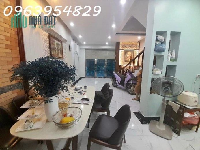 NHÀ ĐẸP PHỐ HOÀNG CẦU, GARA Ô TÔ, Ô TÔ TRÁNH, KINH DOANH ĐỈNH, CHỈ 12.2 TỶ