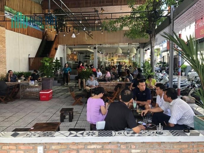Sang Mặt Bằng Kinh Doanh Cà Phê 2 Mặt Tiền
