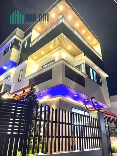 Biệt Thự Sân Vườn Hóc Môn, 240m2, 3 tầng, mới 100%, chỉ 10.5 tỷ