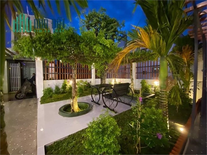 Biệt Thự Sân Vườn Hóc Môn, 240m2, 3 tầng, mới 100%, chỉ 10.5 tỷ