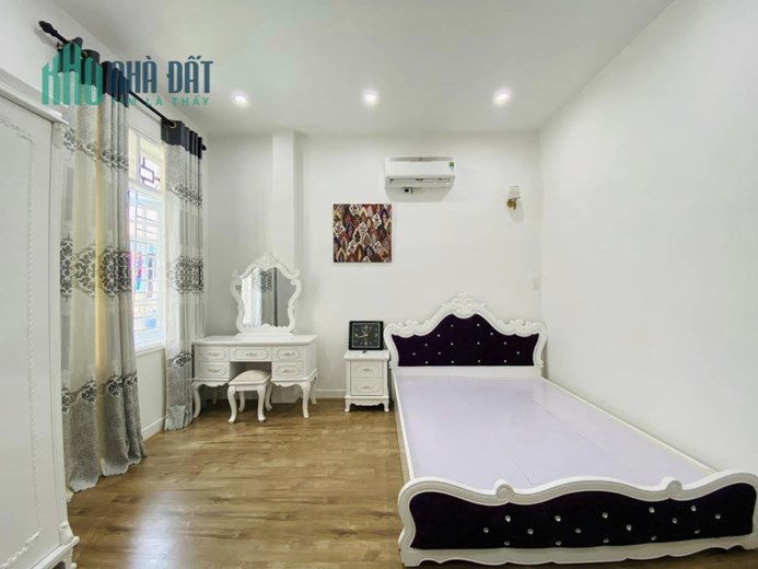 .Nhà Hoàng Diệu 2 chiều, 50m2, 2 tầng mới đẹp, 2.x tỷ