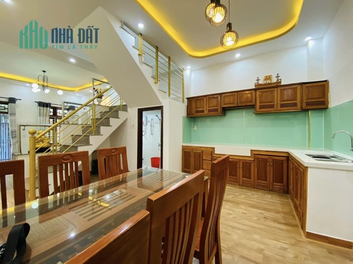 .Nhà Hoàng Diệu 2 chiều, 50m2, 2 tầng mới đẹp, 2.x tỷ