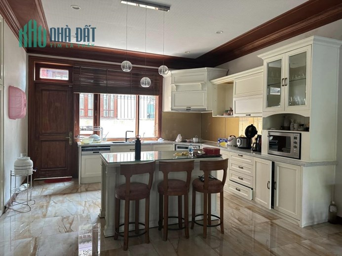 Biệt thự xa hoa, full nội thất cao cấp, ven sông Sài Gòn, view Tỷ đô Landmark 81