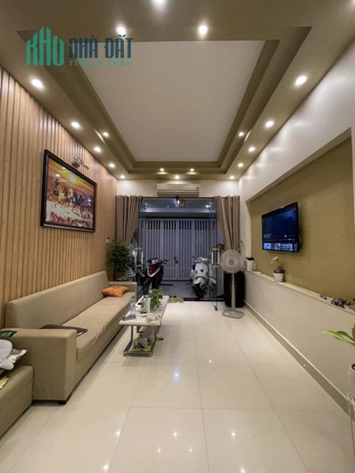 Bán gấp nhà Hoàng Hoa Thám, Tân Bình, 60m2, Ô tô đậu cửa, chỉ nhỉnh 9tỷ