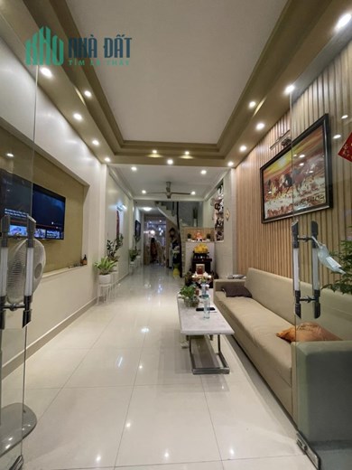 Bán gấp nhà Hoàng Hoa Thám, Tân Bình, 60m2, Ô tô đậu cửa, chỉ nhỉnh 9tỷ