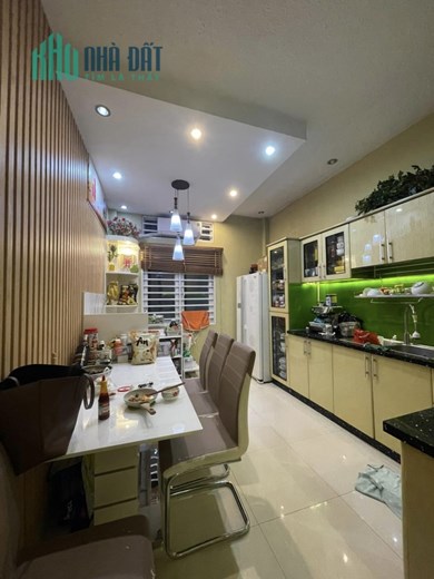 Bán gấp nhà Hoàng Hoa Thám, Tân Bình, 60m2, Ô tô đậu cửa, chỉ nhỉnh 9tỷ