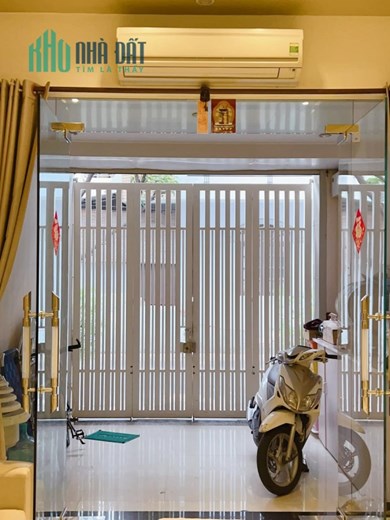 Bán gấp nhà Hoàng Hoa Thám, Tân Bình, 60m2, Ô tô đậu cửa, chỉ nhỉnh 9tỷ