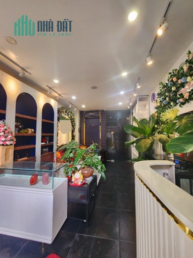 Sang nhượng toà nhà trung tâm D2, Quận Bình Thạnh (Nguyễn Gia Trí)