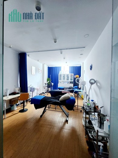 Sang nhượng toà nhà trung tâm D2, Quận Bình Thạnh (Nguyễn Gia Trí)