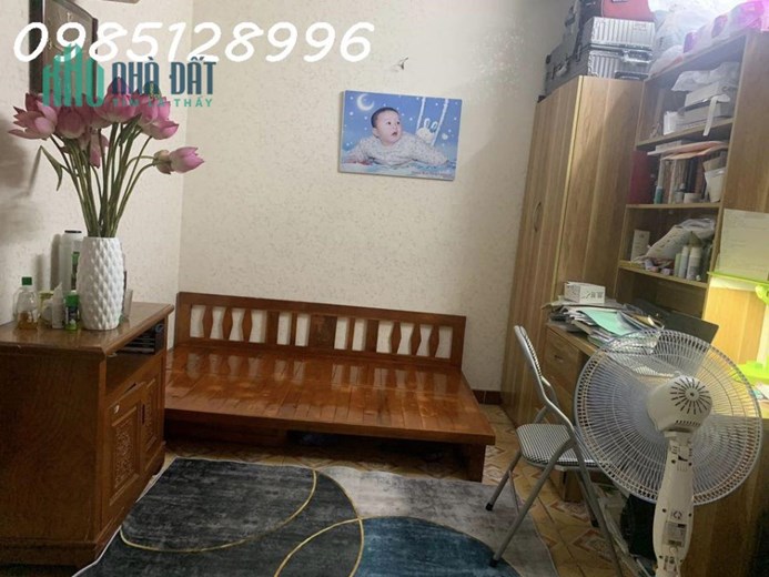 Chính chủ cần bán nhà tập thể tầng 5 số 111 Láng Hạ
