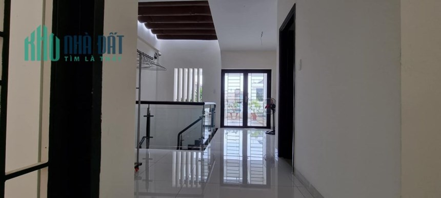 Nhà đẹp Trần Xuân Soạn Quận 7, Tặng toàn bộ nội thất xịn sò, có sân để xe hơi trong nhà