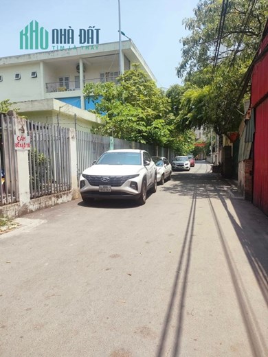 Bán nhà phân lô bãi ô tô, ngõ 168 Trung Kính , DT 50m2 cao 5 tầng , giá 6tỷ.
