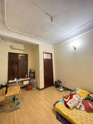 Bán nhà phân lô bãi ô tô, ngõ 168 Trung Kính , DT 50m2 cao 5 tầng , giá 6tỷ.
