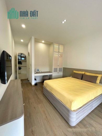 Bán Homestay Đang Kinh Doanh - Mặt Tiền Đường - Cách Hồ Xuân Hương 400m