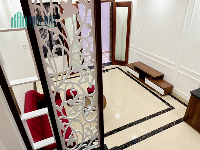 NHÀ MỚI ĐẸP NGÃ TƯ PHỐ BẠCH MAI TIẾP GIÁP 4 TUYẾN PHỐ LỚN GẦN CHỢ MƠ DT:35M2 5 TẦNG 3 NGỦ MT:4M CHỈ