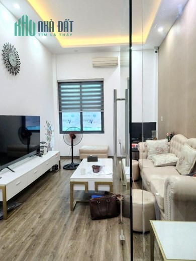 BÁN NHÀ PHẠM VĂN ĐỒNG CẠNH BỘ CÔNG AN, SÁT CHỖ ĐỂ XE, 48m2, 5,550 tỷ