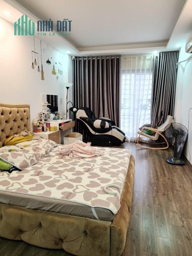 BÁN NHÀ PHẠM VĂN ĐỒNG CẠNH BỘ CÔNG AN, SÁT CHỖ ĐỂ XE, 48m2, 5,550 tỷ