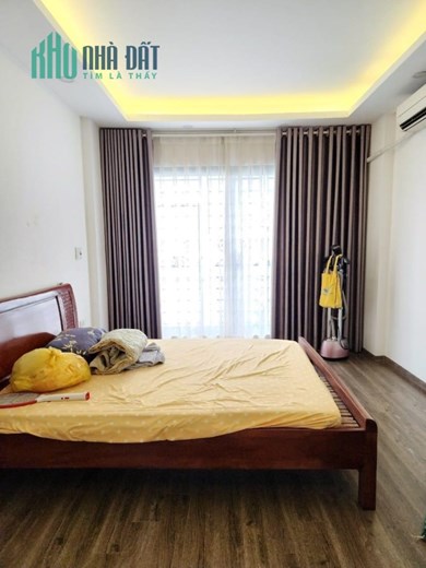 BÁN NHÀ PHẠM VĂN ĐỒNG CẠNH BỘ CÔNG AN, SÁT CHỖ ĐỂ XE, 48m2, 5,550 tỷ