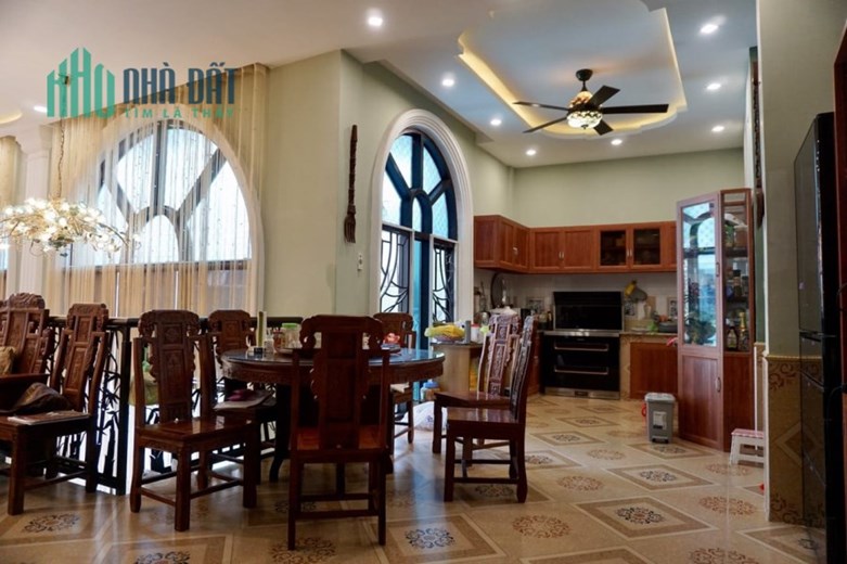 Siêu biệt thự Nguyễn Trọng Tuyển, Tân Bình, 155m2, hồ bơi trong nhà, 5tầng, chỉ còn 33 tỷ (TL)