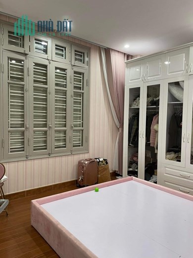 Bán căn nhà 104m2 phố Nguyễn Văn Cừ, Long Biên Gara Ô tô 7 chỗ Thang máy XỊN Kinh doanh đa dạng