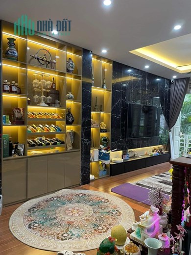Bán căn nhà 105m2 phố Nguyễn Văn Cừ, Long Biên Gara Ô tô 7 chỗ Thang máy XỊN Kinh doanh siêu tốt