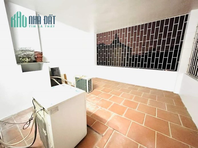 CC Bán nhà Giáp Bát, Giải Phóng DT 42m × 4 Tầng. Ô TÔ VÀO NHÀ Chỉ 4.9 tỷ.