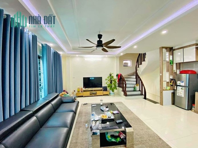 Bán Nhà #TRUNG_KÍNH. 52m2 6.3tỷ. 1 Nhà Ra Ô Tô Đỗ Tránh. Vị Trí Tuyệt Vời. KD Đỉnh. MT Rộng