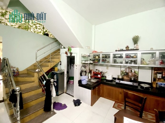 Nhà 2 tầng, 50m2, chỉ 40m ra mặt tiền Ngô Quyền, Đà Nẵng, Giá 2,65 tỷ