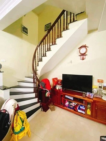 NHÀ DÂN XÂY 5T NGUYỄN HOÀNG – VỊ TRÍ ĐẸP – NGÕ THÔNG THOÁNG – Ô TÔ 7 CHỖ ĐỖ CỬA, 4.4 TỶ