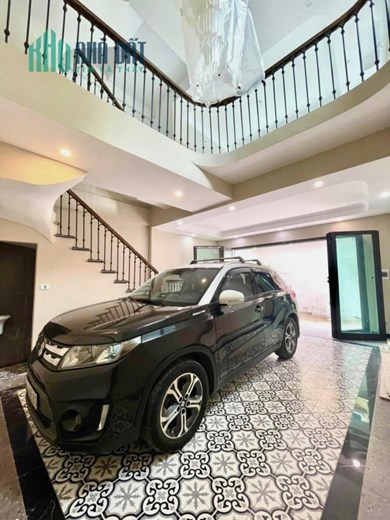 Cần tiền bán gấp nhà Thạch Bàn - Long Biên 41m2 5 tầng ô tô vào nhà lô góc thoáng đẹp mới xây xong