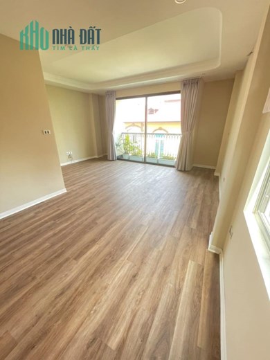 Cần tiền bán gấp nhà Thạch Bàn - Long Biên 41m2 5 tầng ô tô vào nhà lô góc thoáng đẹp mới xây xong