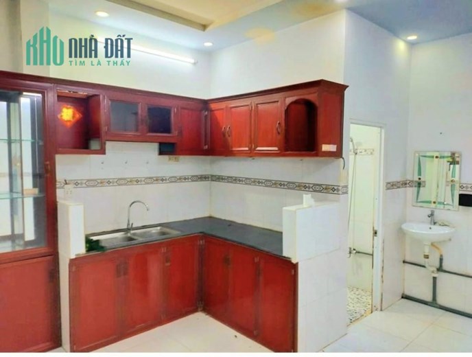 BÁN GẤP GIẢM MẠNH 550TR NHÀ HẺM XE TẢI + Ô TÔ NGỦ TRONG NHÀ +GIÁP TÂN PHÚ