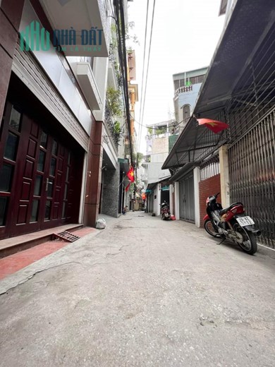CẦN BÁN GẤP NHÀ NGỌC LÂM - NGÕ TĂNG XÊ - LONG BIÊN Ô TÔ VÀO NHÀ 10.8 TỶ