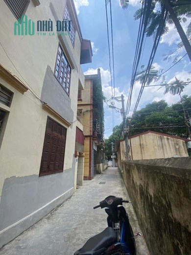 BÁN ĐẤT NGỌC THUỴ LONG BIÊN GẦN Z133 TẶNG NHÀ C5 NGÕ THÔNG GẦN KHAI SƠN HILL 2.7 TỶ